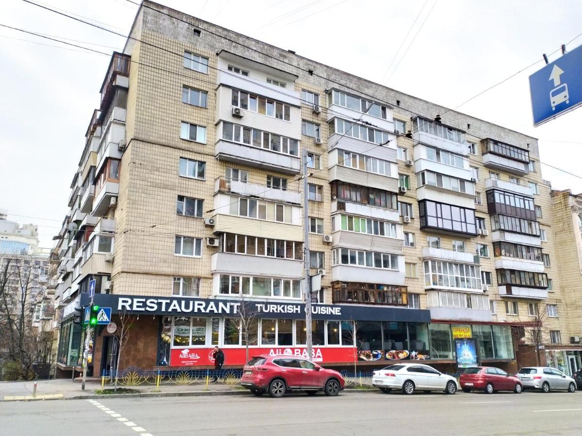 Апартаменты Black&white On Saksaganskogo Киев
