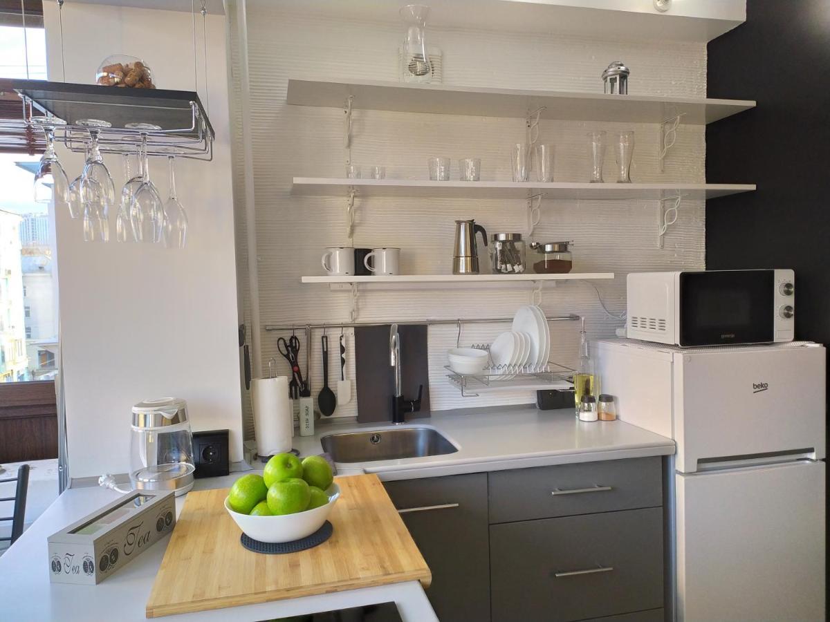 Апартаменты Black&white On Saksaganskogo Киев