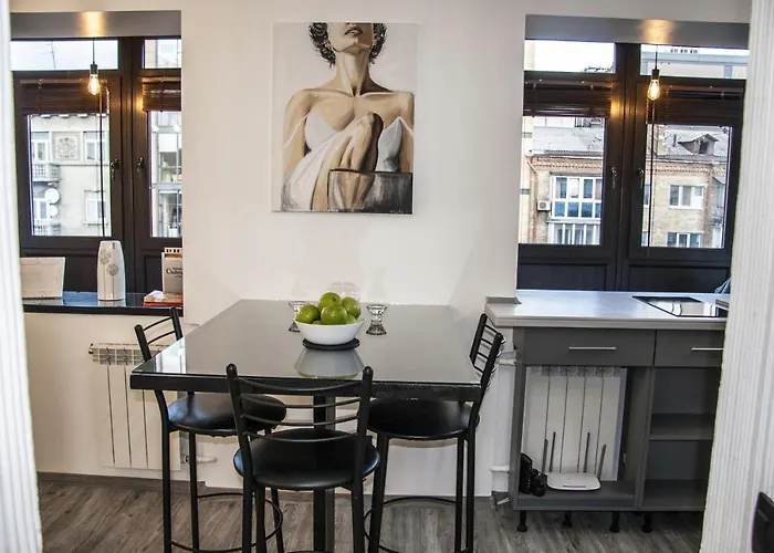 Black&White Apartment On Saksaganskogo