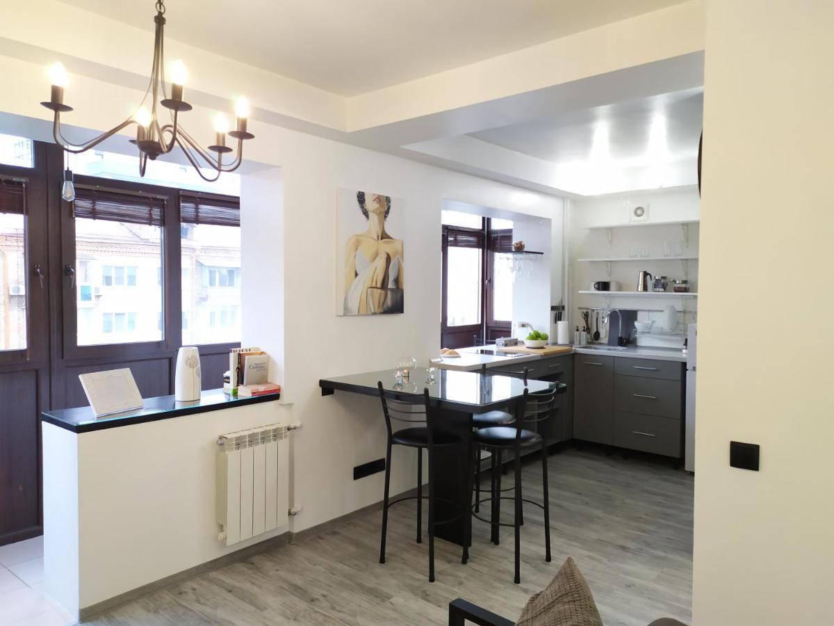 Black&white On Saksaganskogo Apartment *